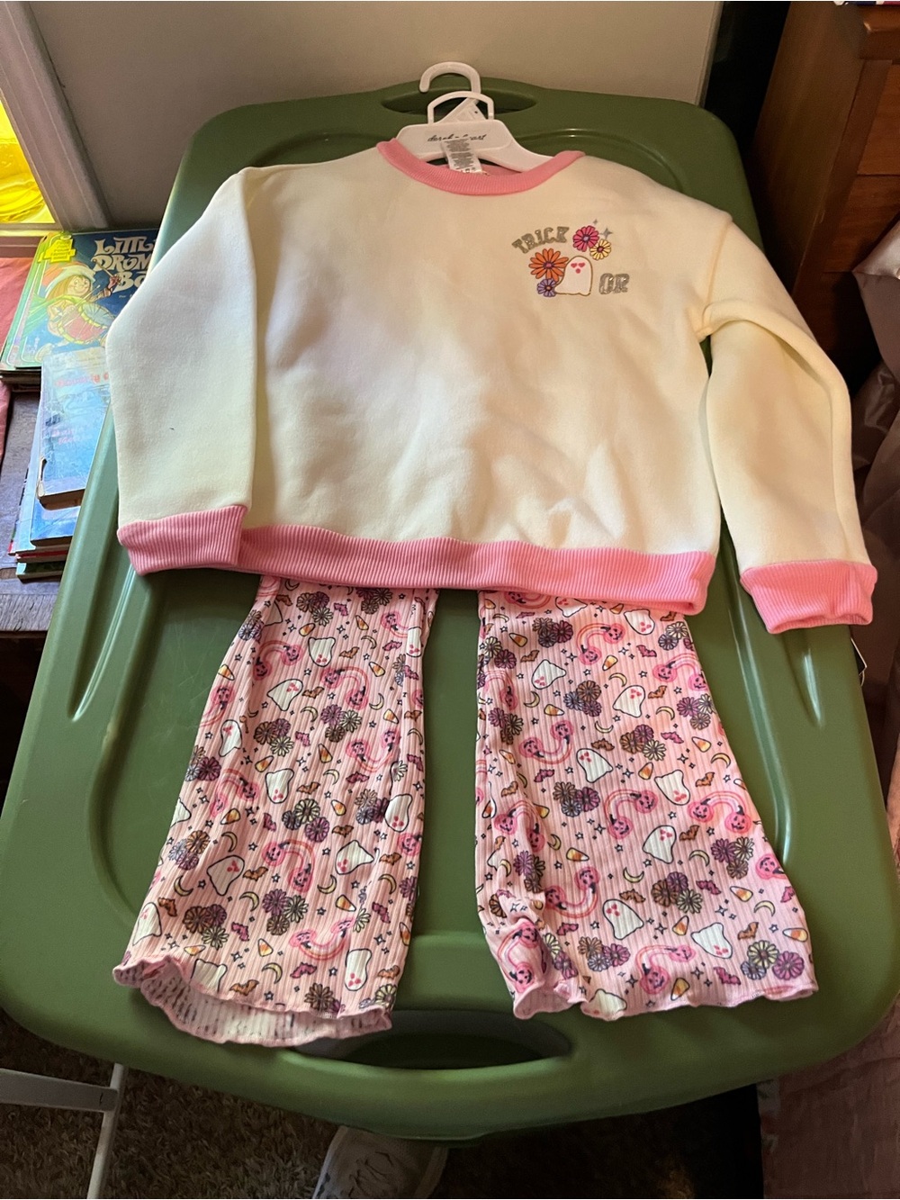 Derek Heart Cream and Pink Kids Two-Piece Set with Floral Ghost Print